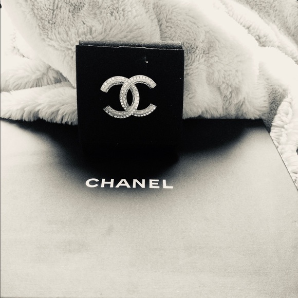 CHANEL Jewelry - Chanel authentic brooch